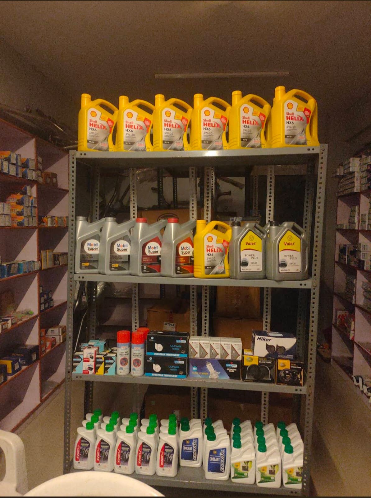 Automotive lubricants and oils at Mahadev Auto Parts
